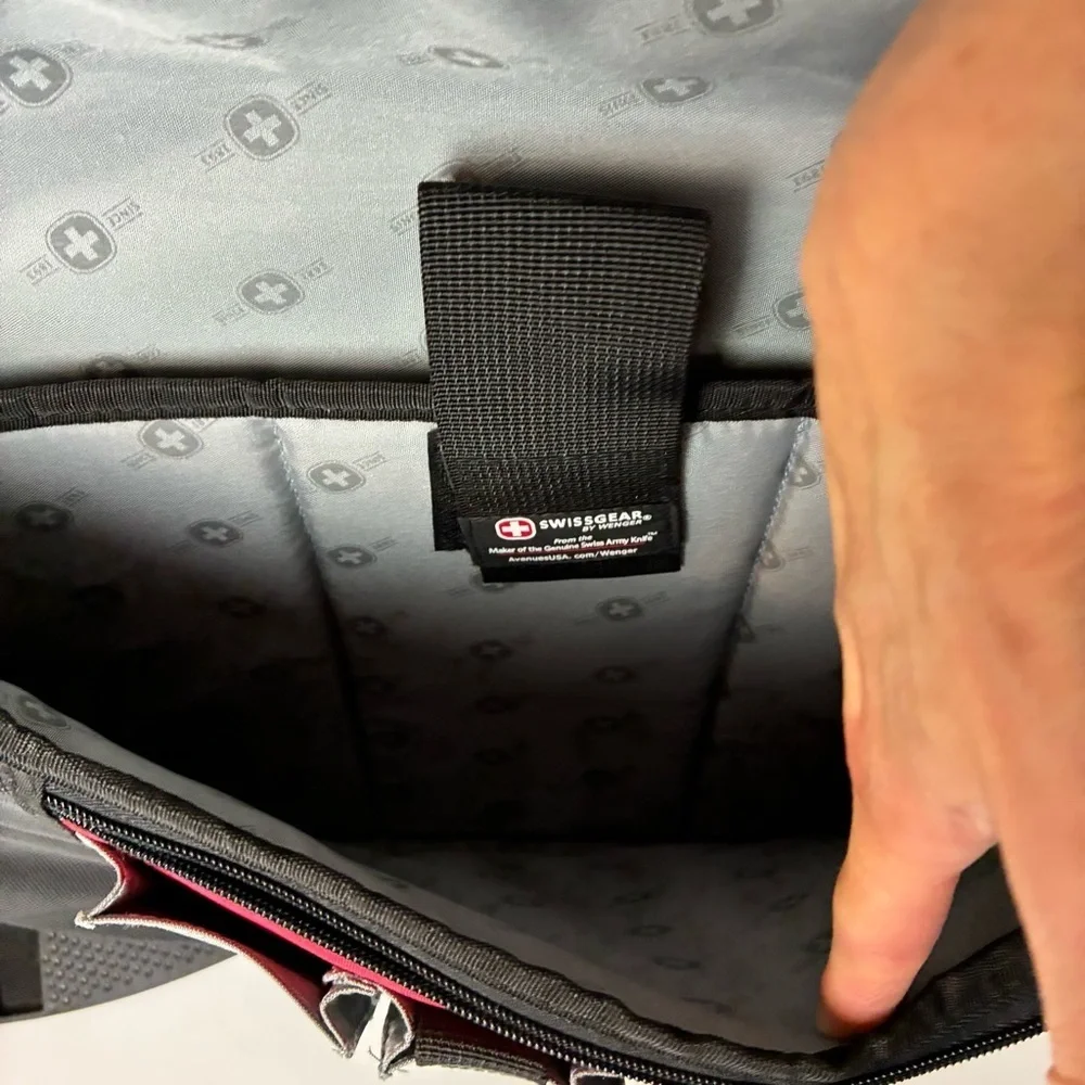 Swiss Gear Messenger/Laptop Bag by Wenger